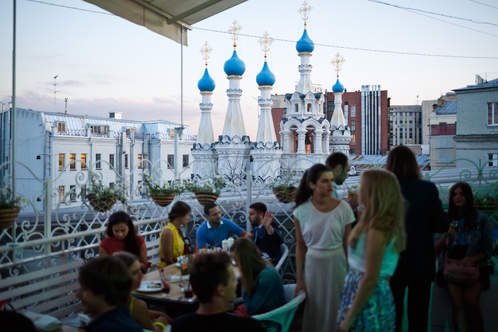 Счастье москва. Счастье на крыше ресторан Москва. Кафе счастье на крыше. Счастье на крыше Пушкинская. Счастье на крыше Питер.