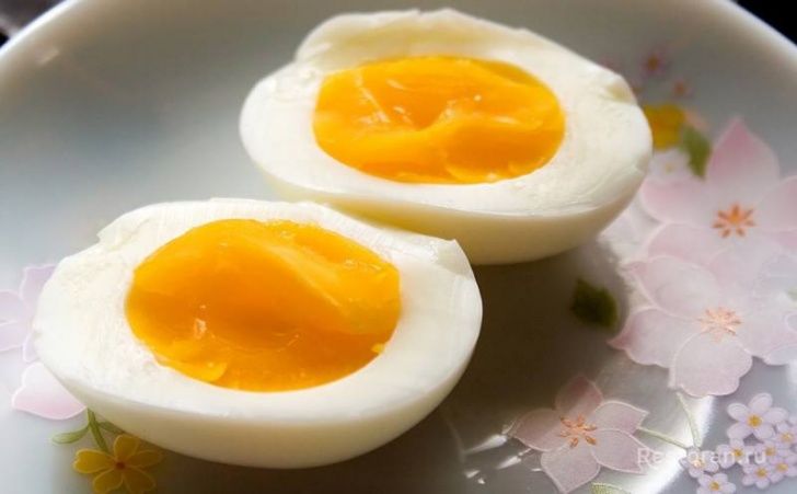 Жареные вареные яйца со специями
